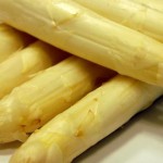 Espárragos en la mesa: usos culinarios y límites de los remedios caseros